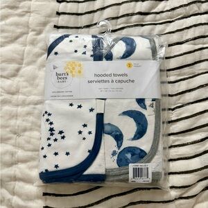 Burts Bees Baby Hooded Towels Organic Cotton, 2-Pack in Hello Moon!